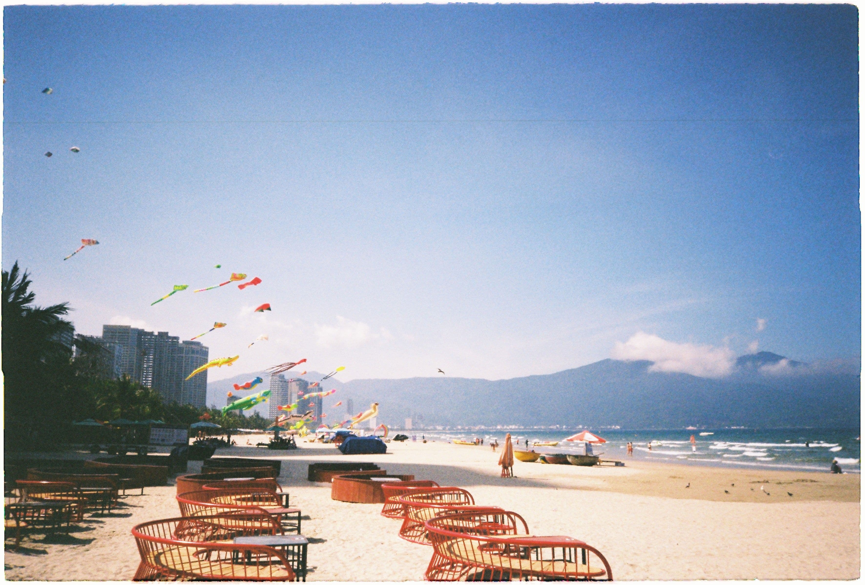 kites flying in danang beach