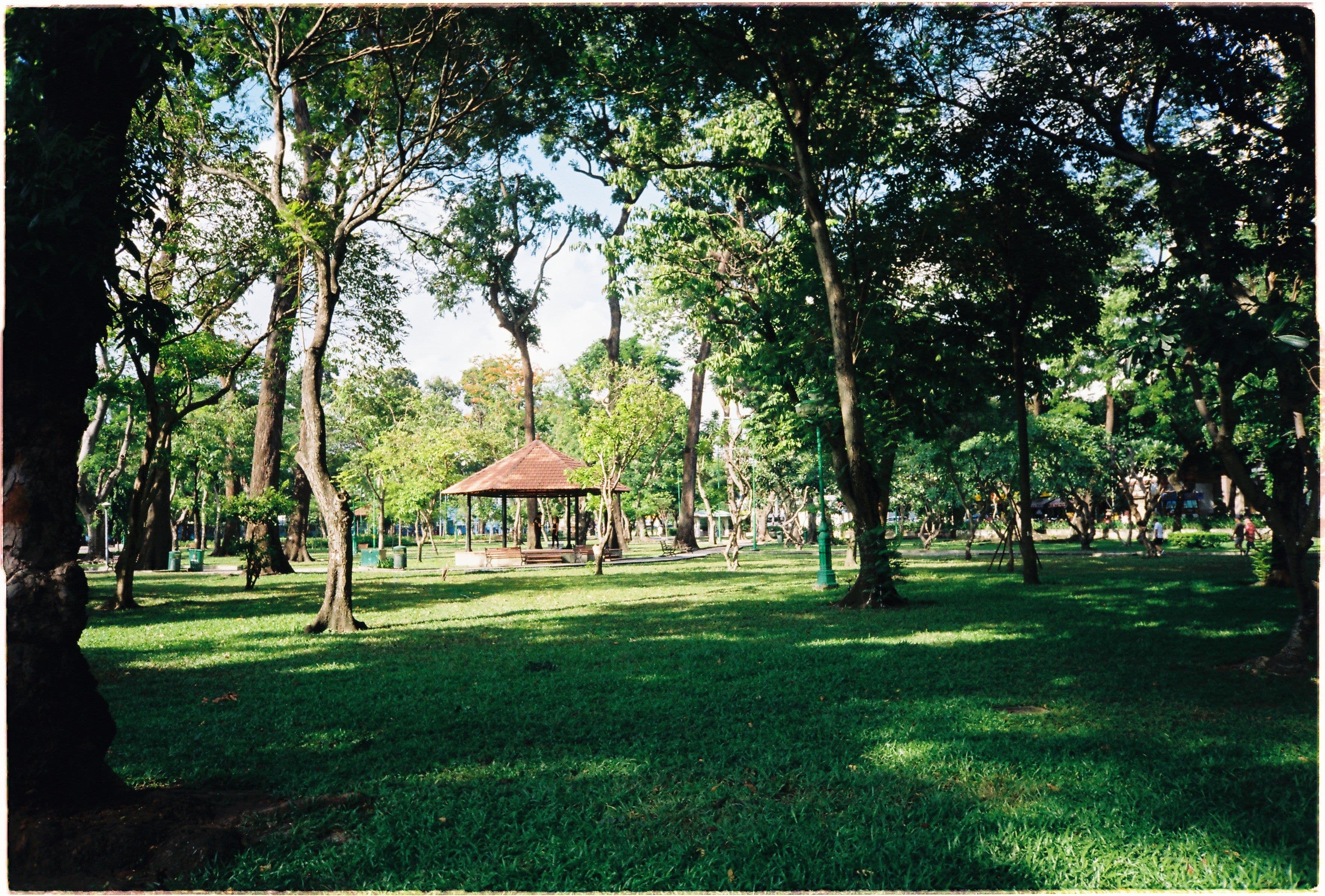 sunny day le van tam park saigon