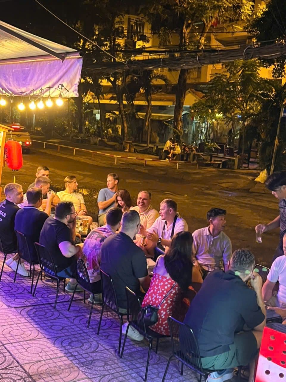 saigon vietnam drinking nightlife