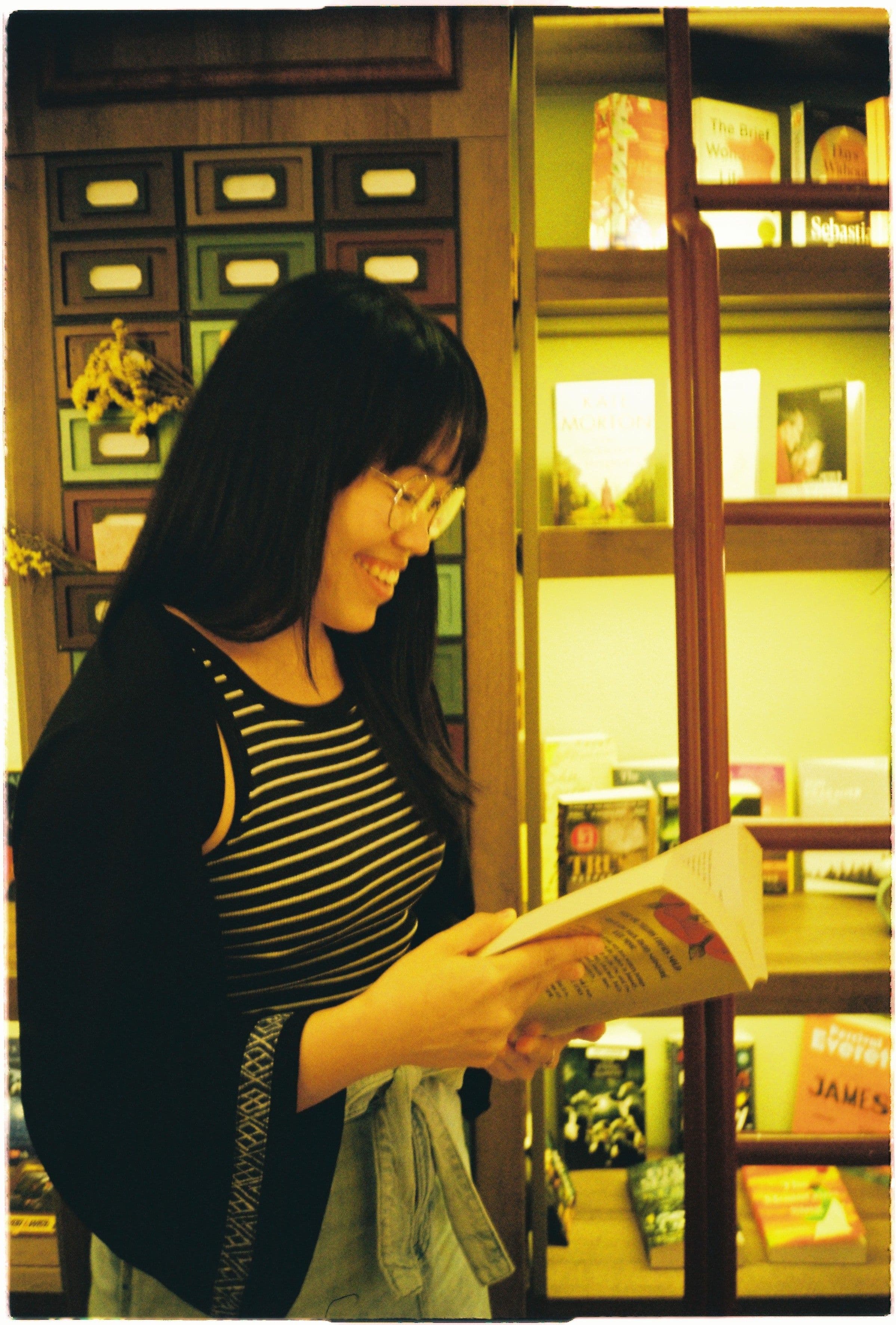 val saksornchai at the cafe 