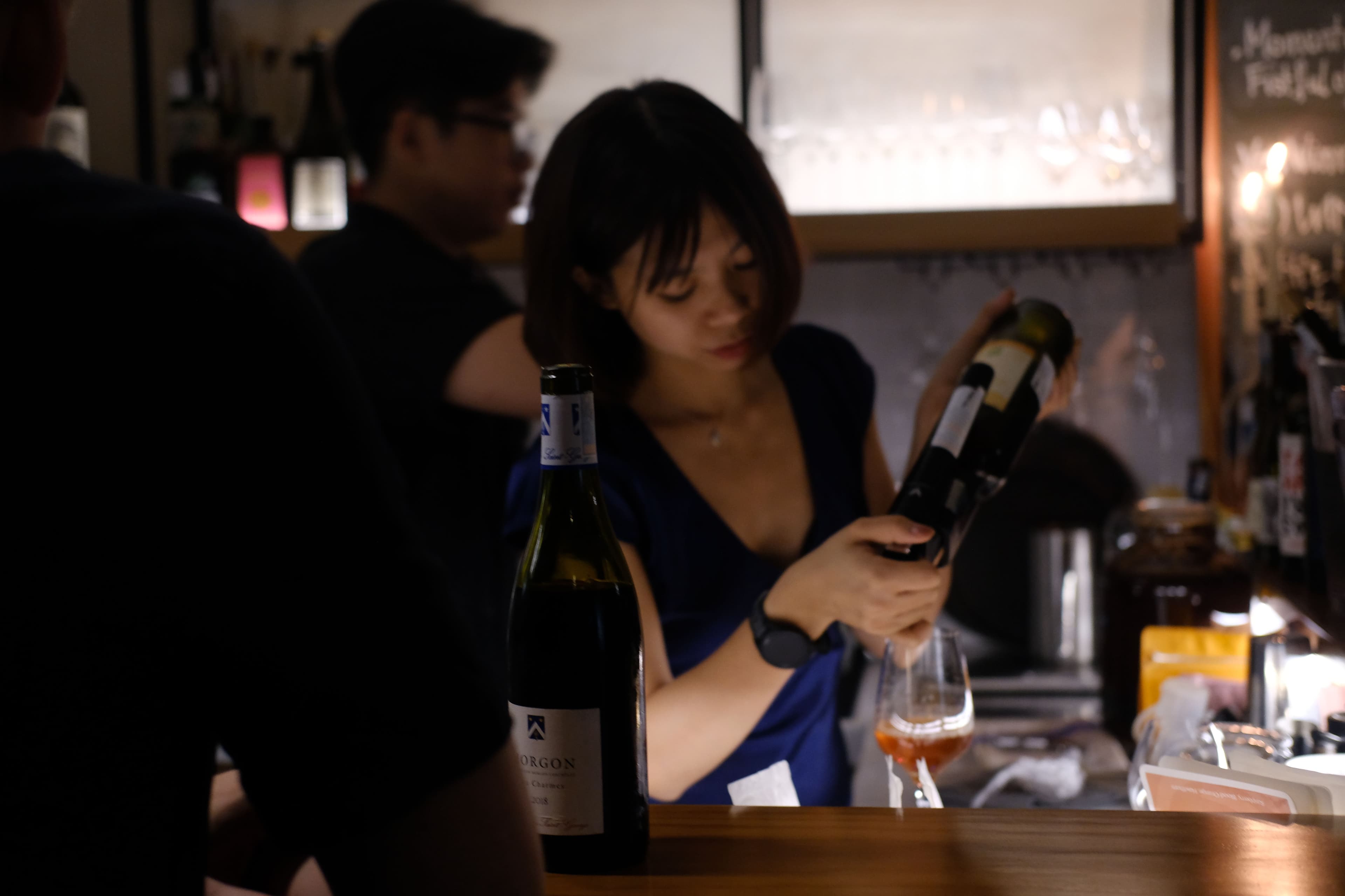 anh mowe wine bar saigon