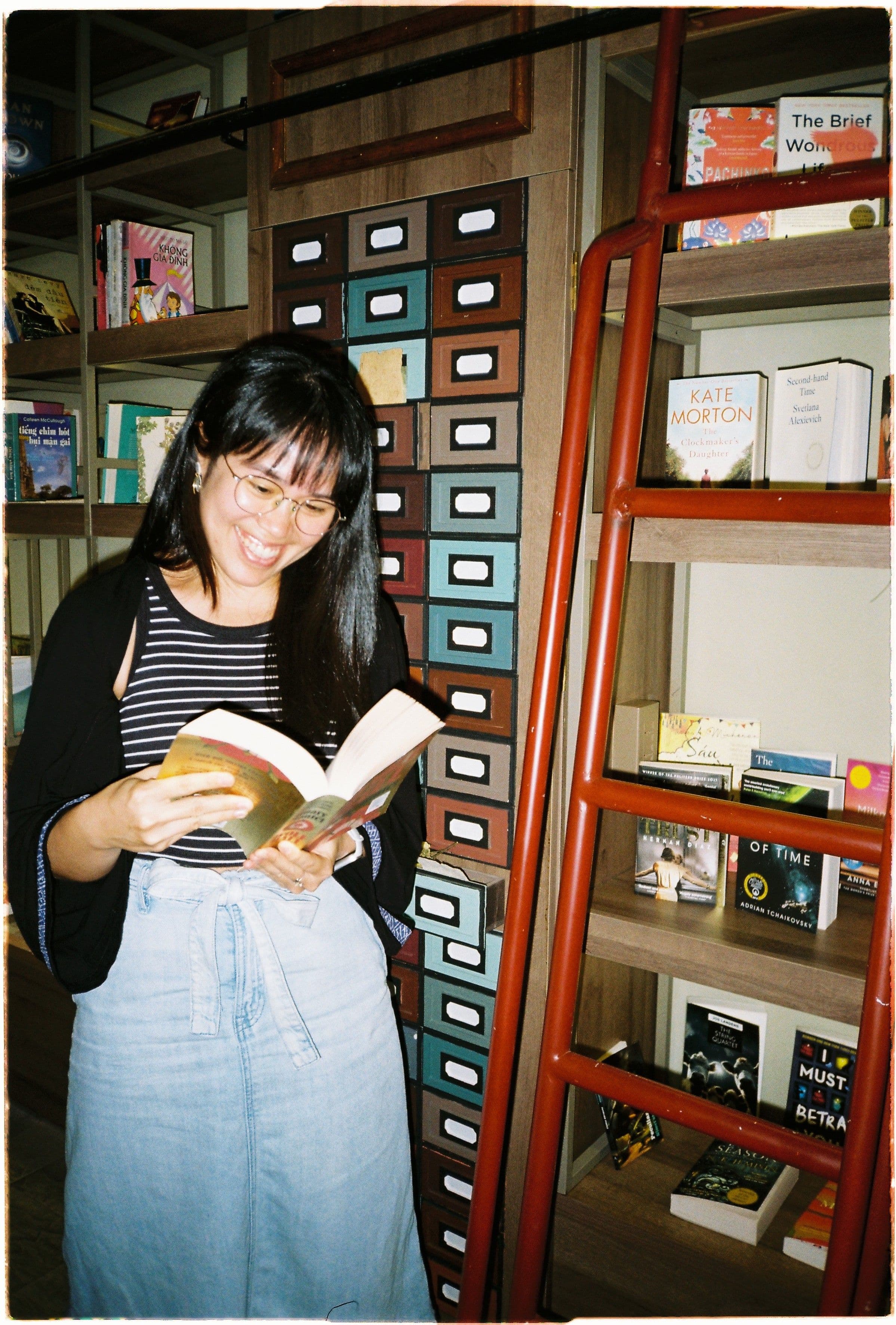 val saksornchai at the cafe 