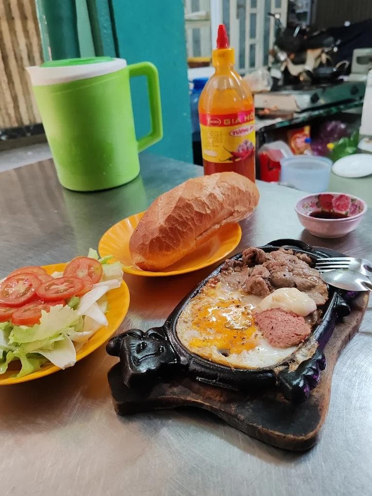 Bò né Khánh Nghĩa street food banh mi Ho Chi Minh City Saigon Vietnam