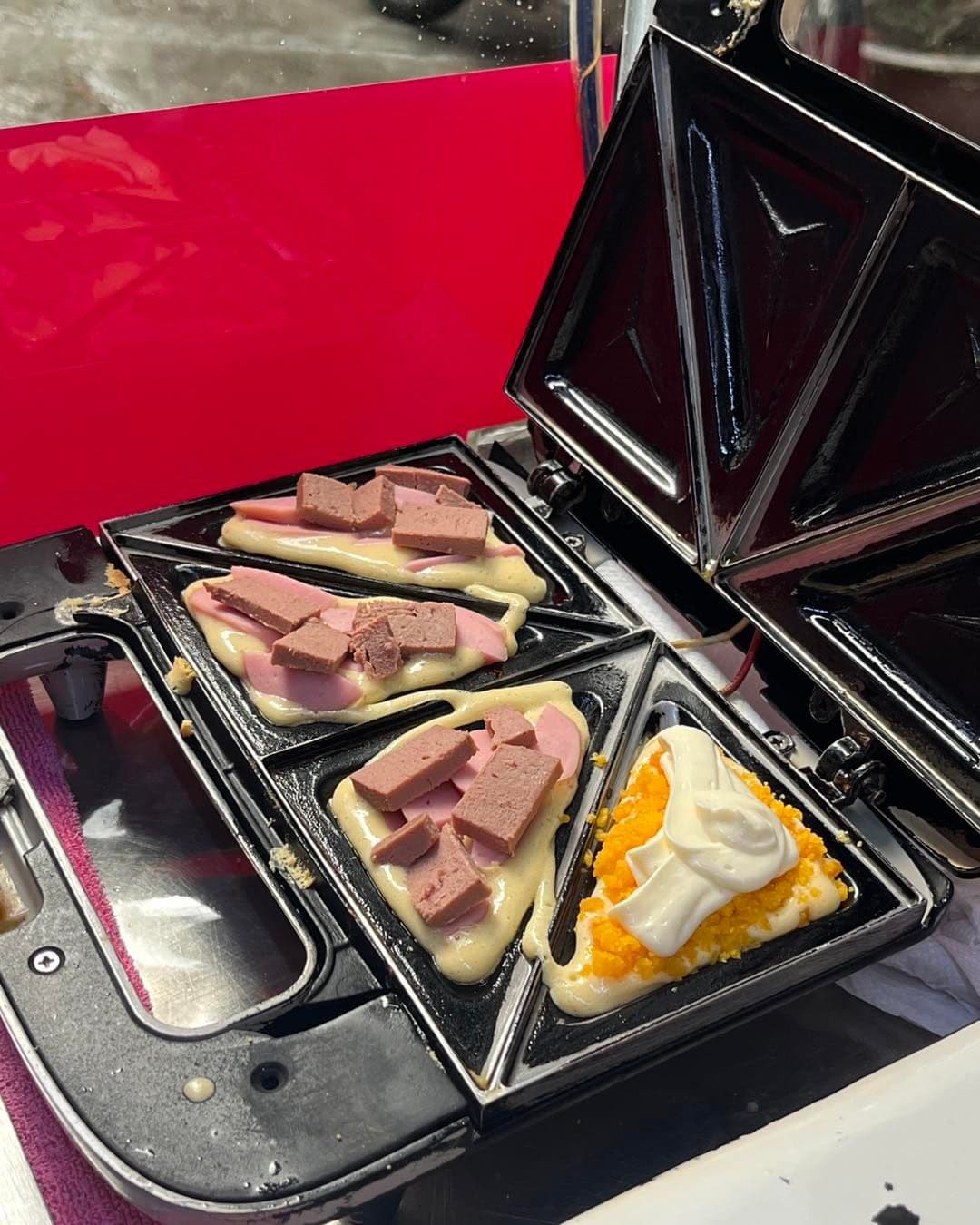 hcmc saigon hotdog street food vietnam