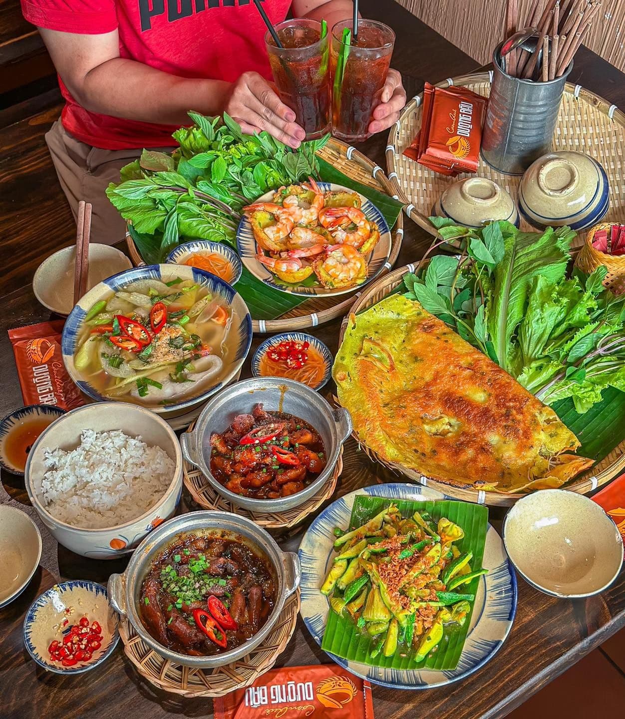 com que duong bao restaurant district 1 Ho Chi Minh City Saigon Vietnam