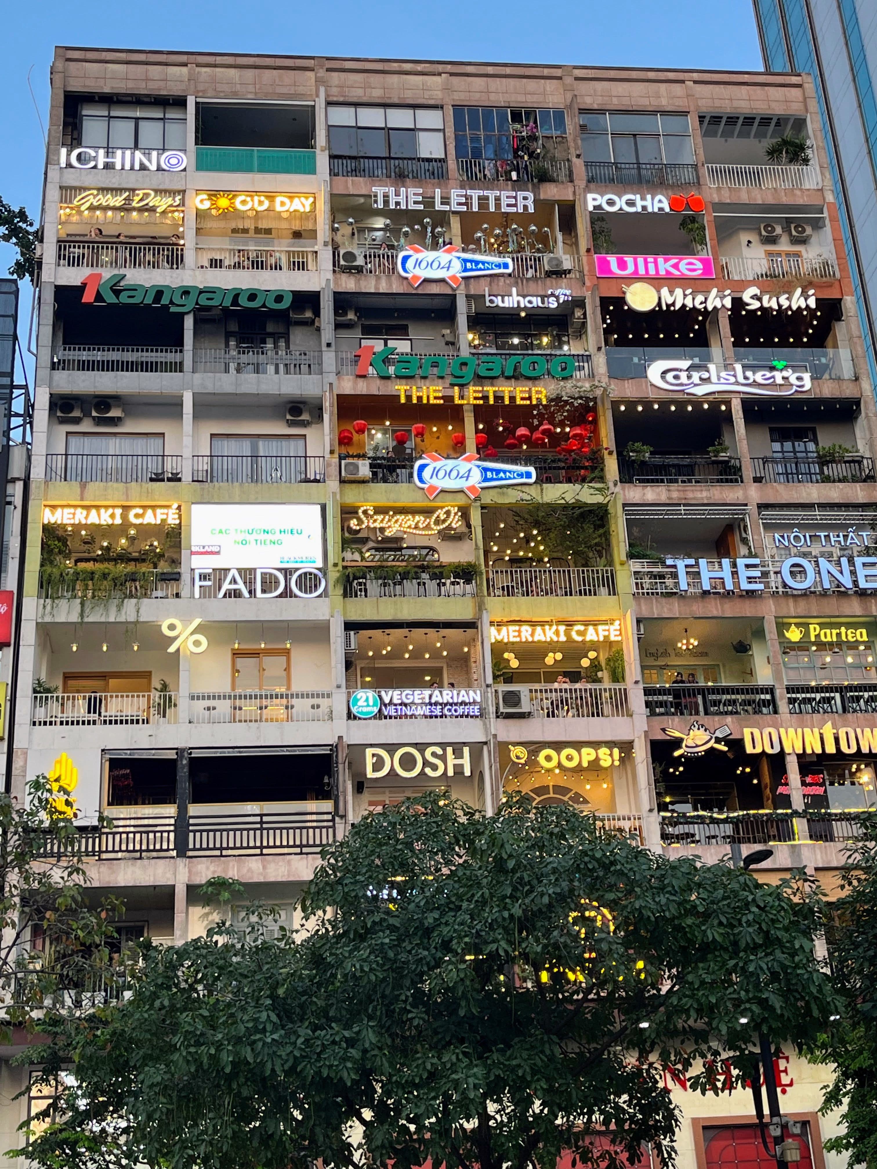 book cafes apartments in saigon