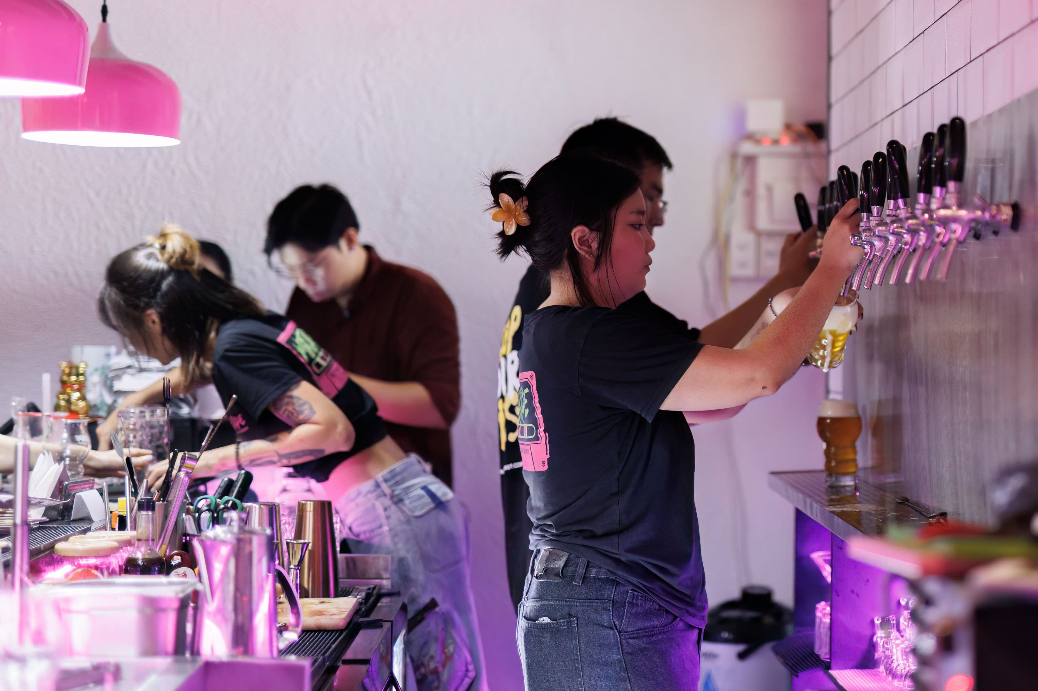 bartenders pouring beer saigon