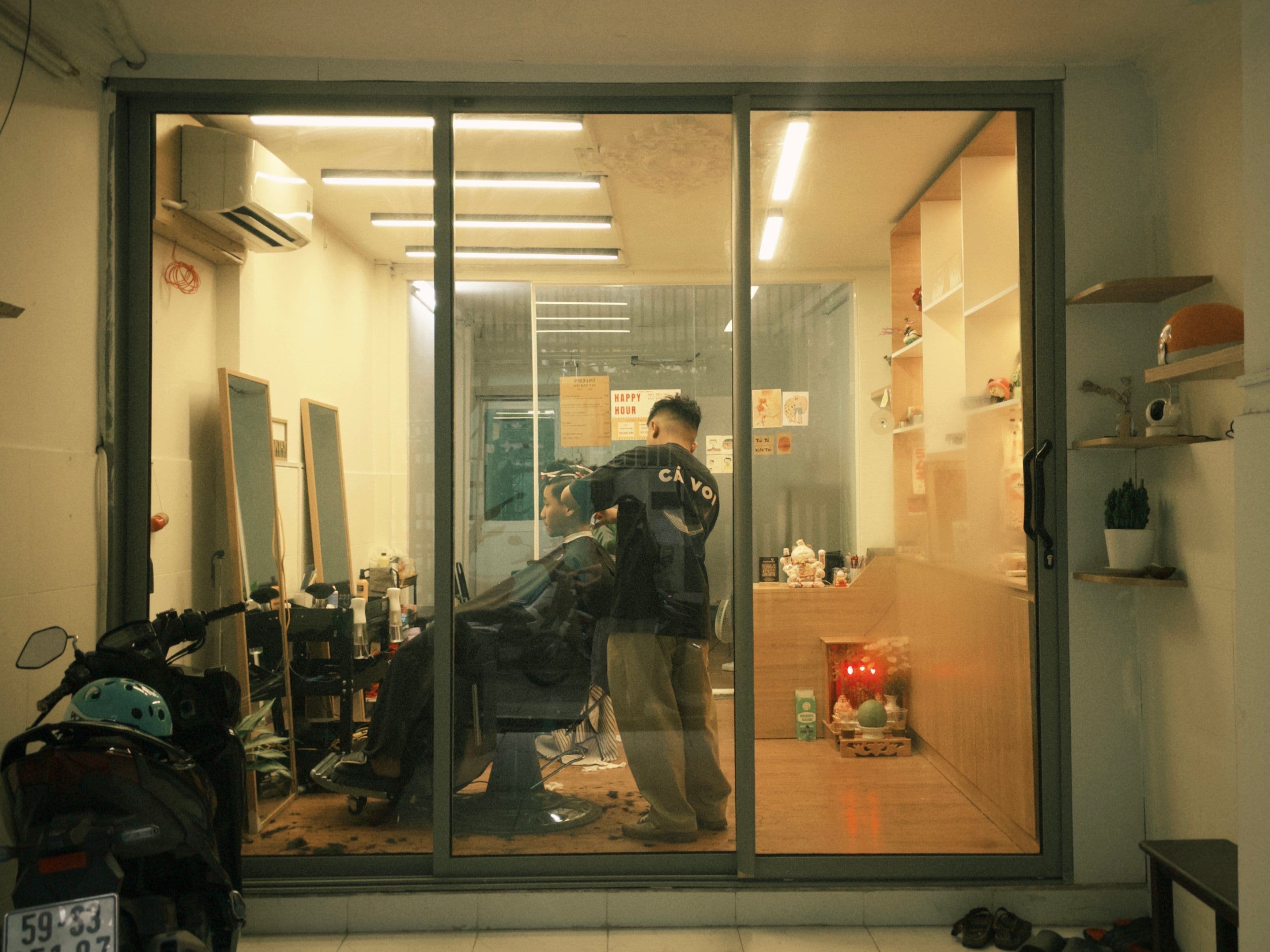 cutting hair in saigon vietnam